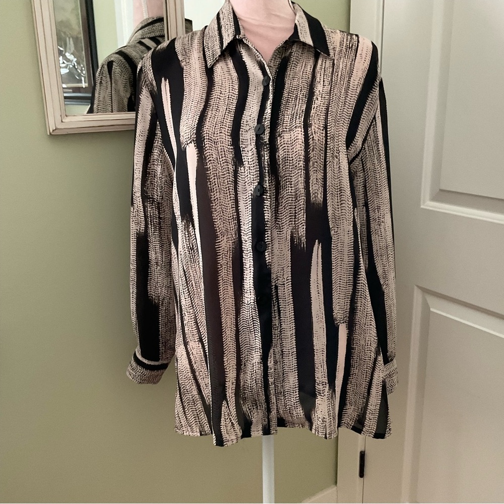NYGARD COLLECTION.
Black and Beige Striped Button-Up Blouse